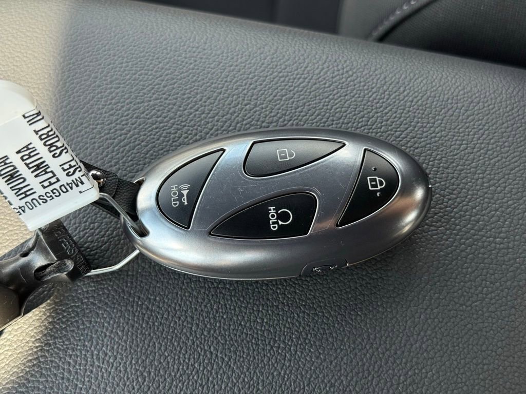 Used 2025 Hyundai Elantra Sport image 27