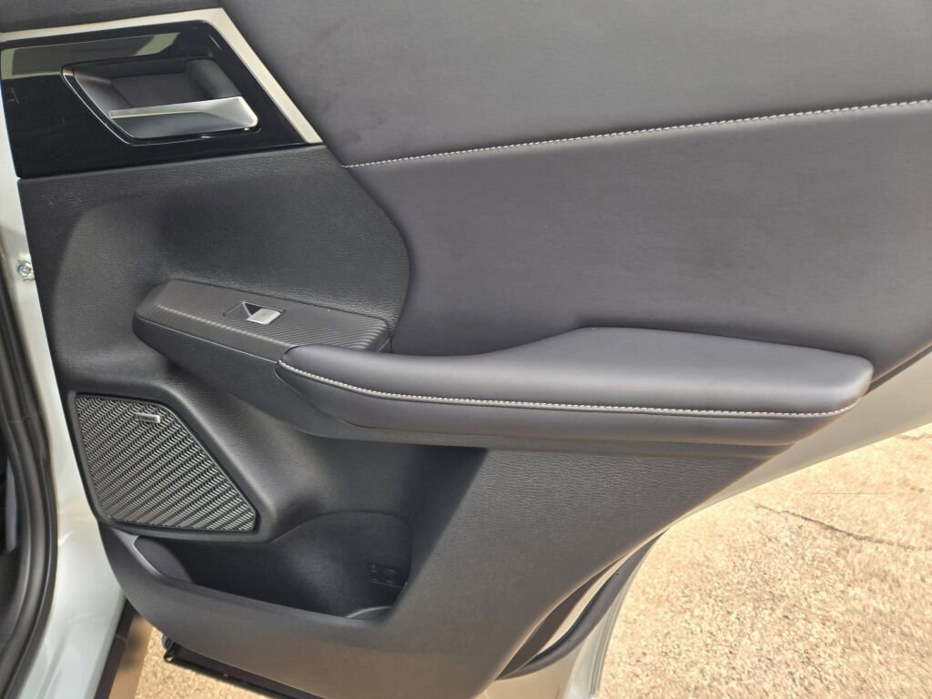 New 2026 Mitsubishi Outlander SE AWD/4WD image 8