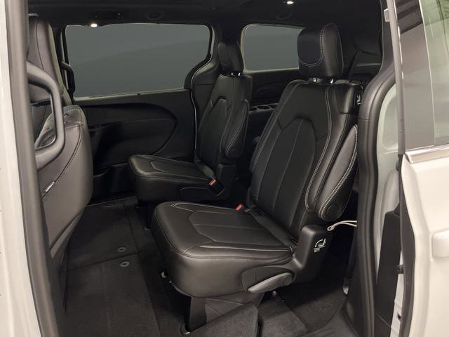 New 2026 Chrysler Pacifica Select image 29