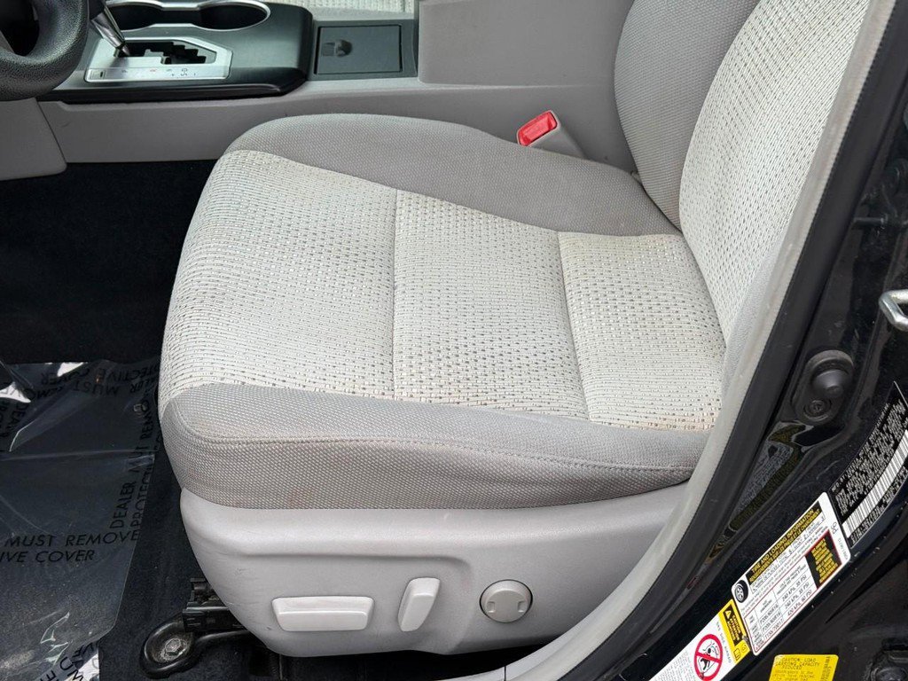 Used 2013 Toyota Camry LE image 19