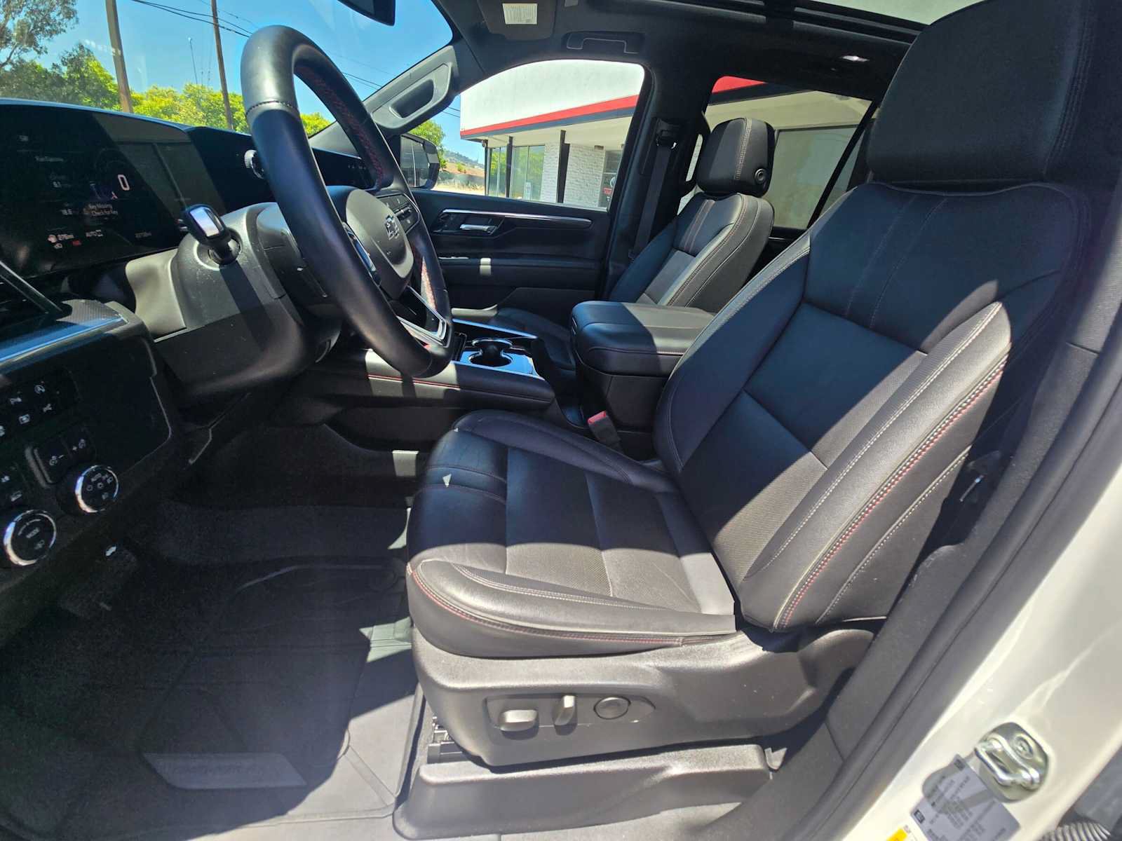 Used 2025 Chevrolet Tahoe RST w/ RST Capability Package AWD/4WD image 24