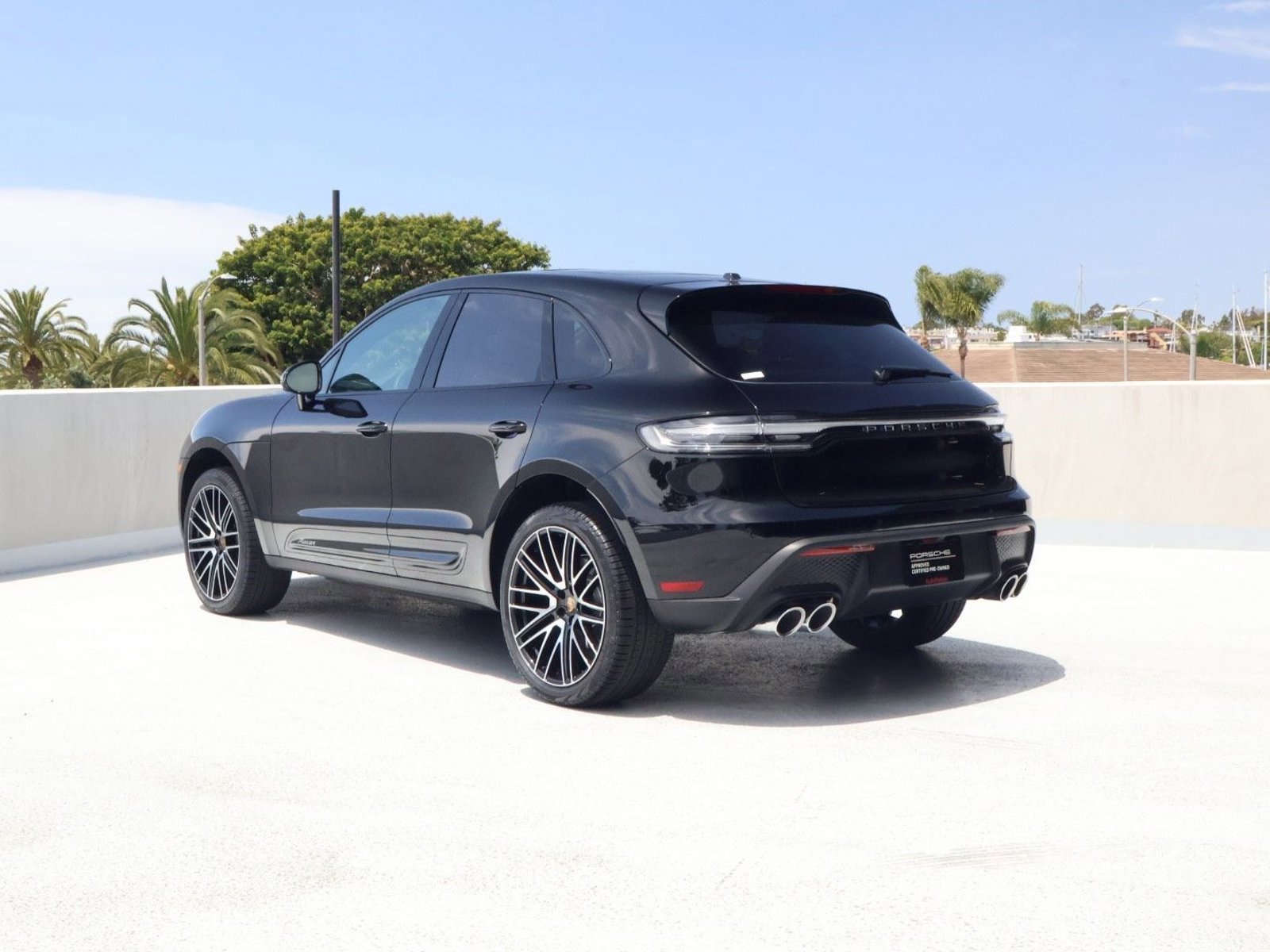 Certified 2025 Porsche Macan AWD/4WD image 3