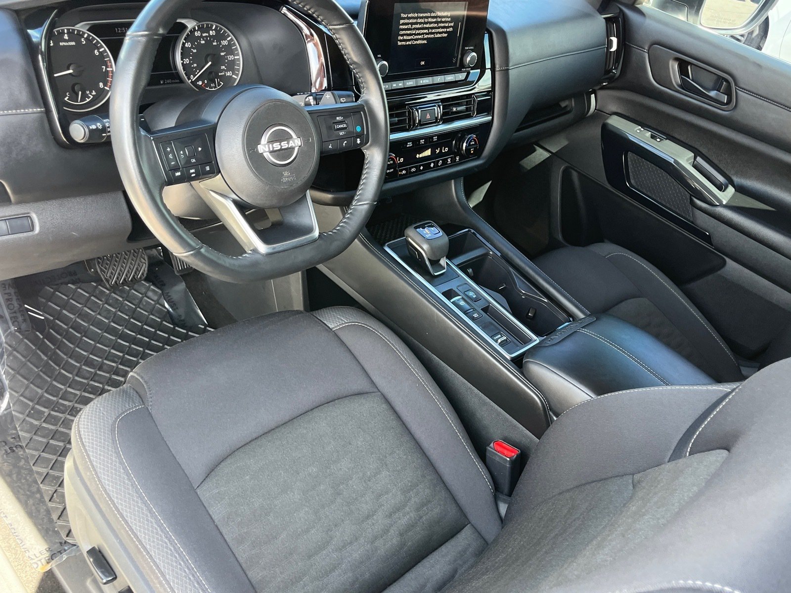 Used 2024 Nissan Pathfinder SV FWD image 16