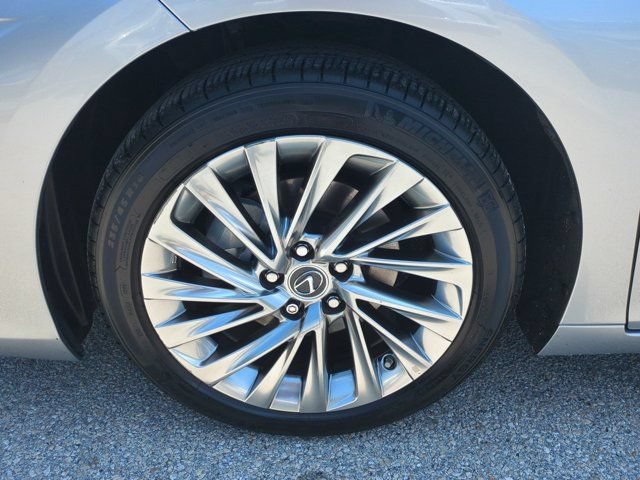 Certified 2022 Lexus ES 300h w/ Accessory Package 2 FWD image 11