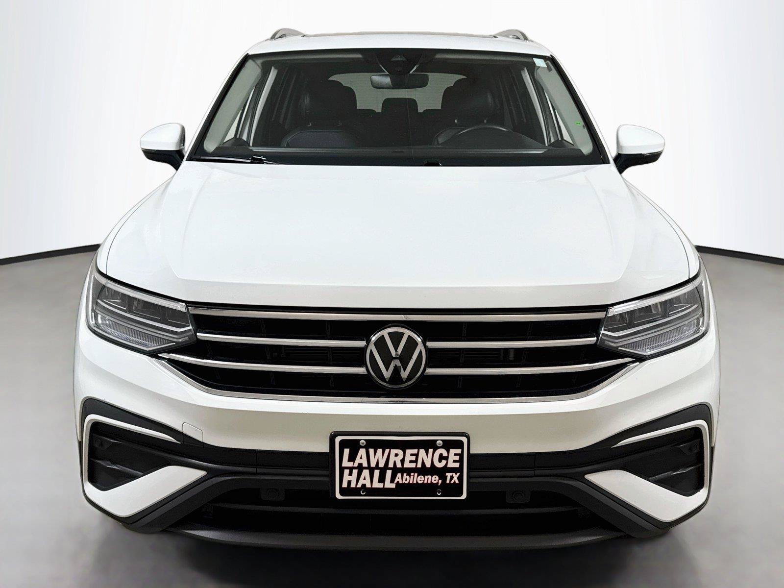 Used 2024 Volkswagen Tiguan SE FWD image 2
