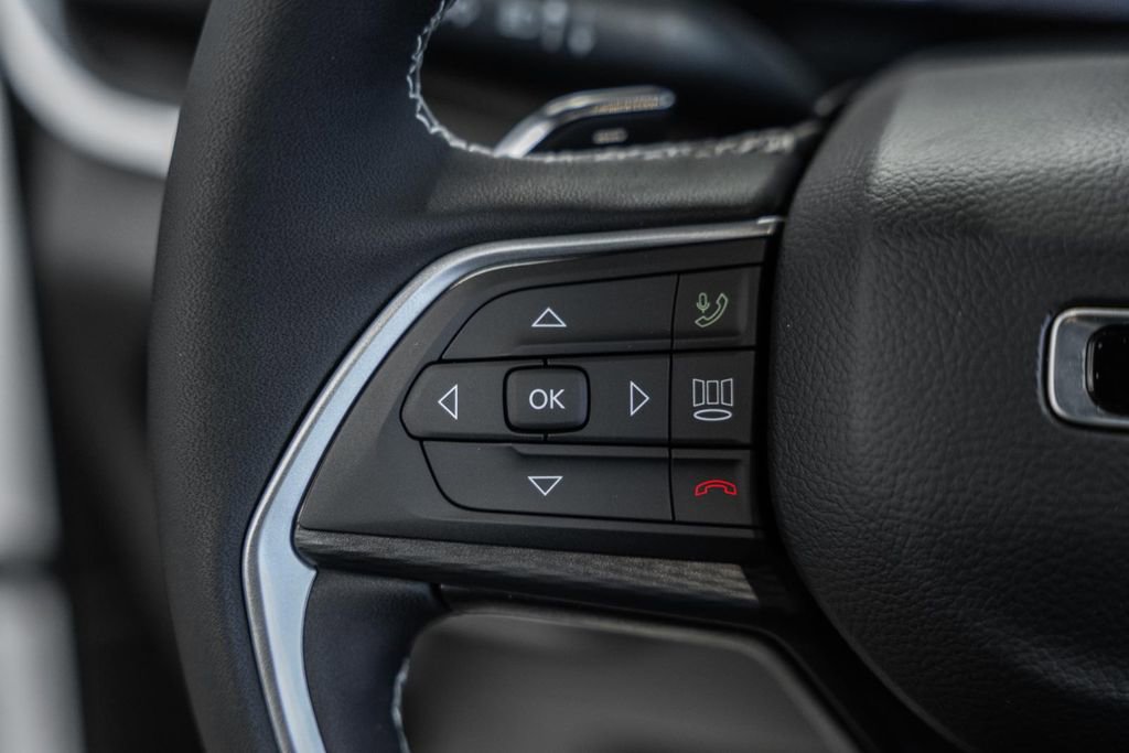 New 2025 Jeep Grand Cherokee Altitude image 27