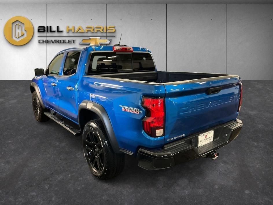 Used 2023 Chevrolet Colorado Trail Boss w/ Technology Package AWD/4WD image 11