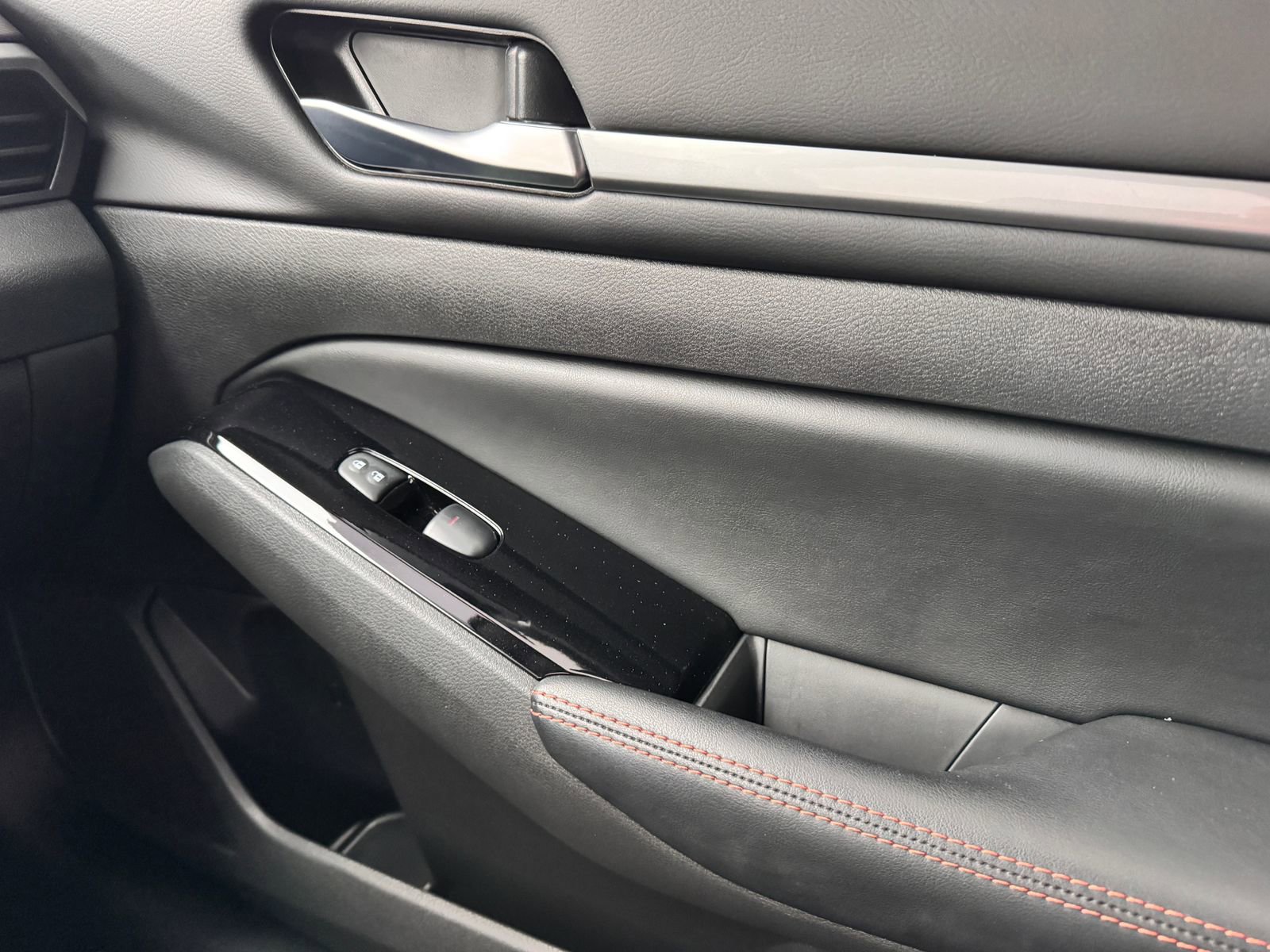 Used 2024 Nissan Altima 2.5 SR image 21