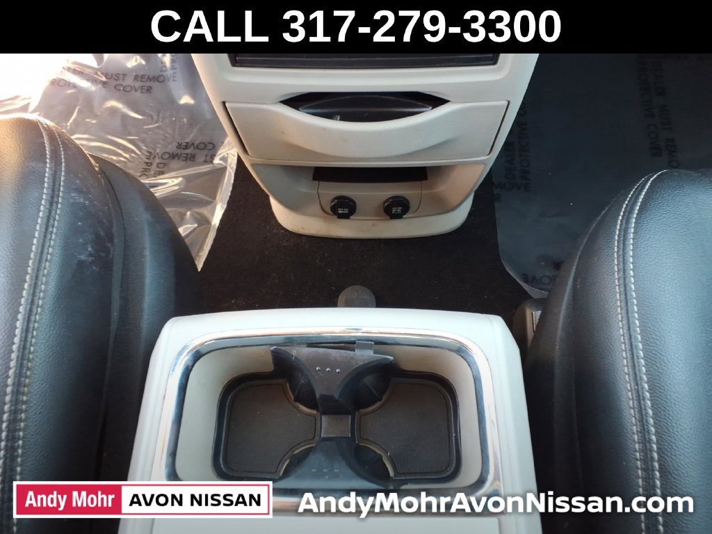 Used 2016 Chrysler Town & Country Touring-L FWD image 32