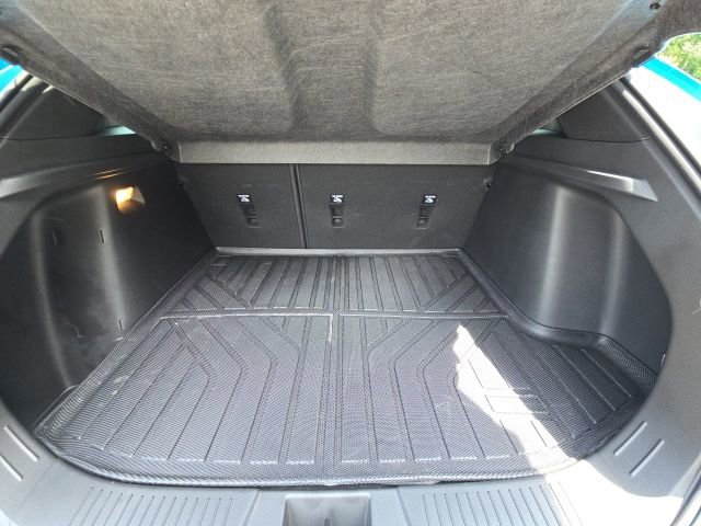 Used 2025 Chevrolet Trax RS w/ Sunroof Package FWD image 12