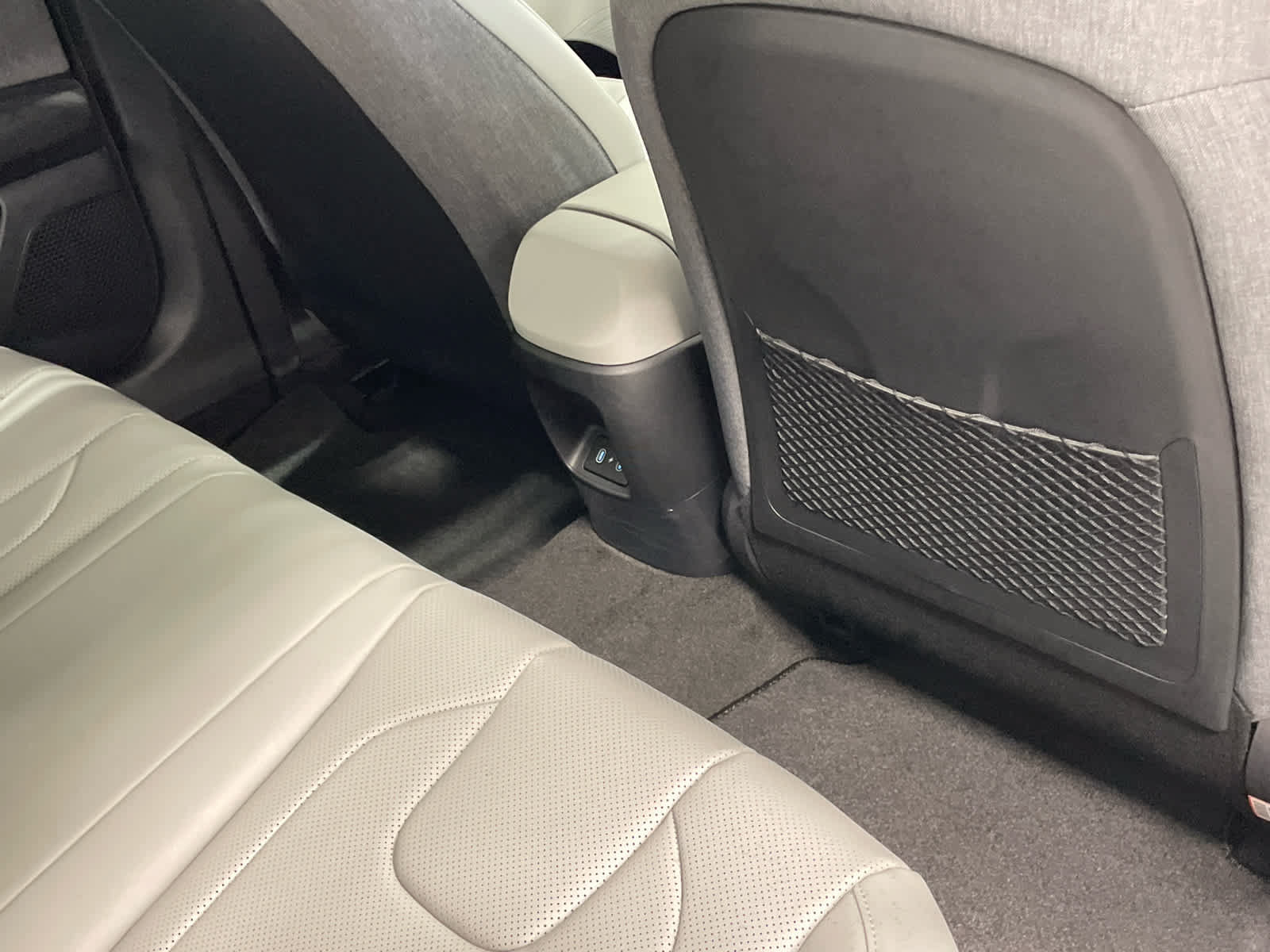 New 2026 Hyundai Elantra Limited FWD image 36