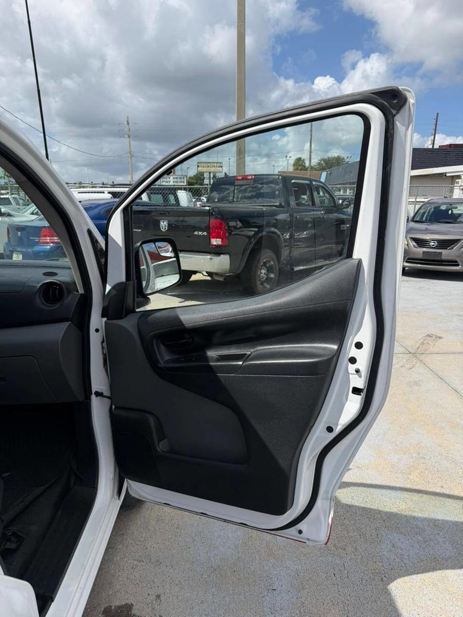 Used 2017 Nissan NV200 S w/ Cruise Control Package image 3