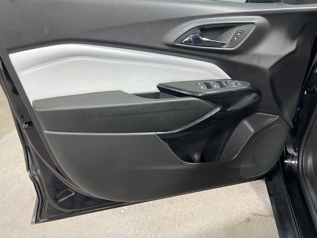Used 2025 Chevrolet Trax LT image 21