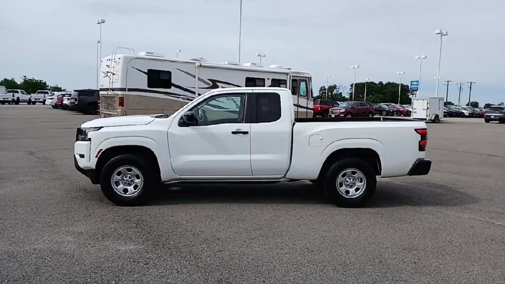 Used 2022 Nissan Frontier S RWD image 5