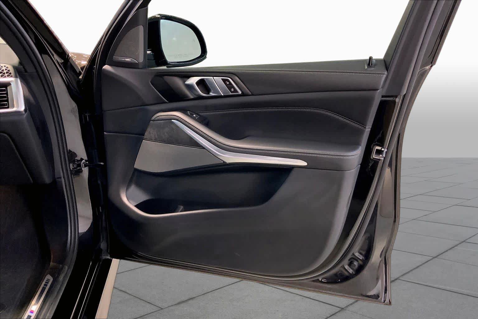 Used 2024 BMW X5 xDrive50e w/ M Sport Package AWD/4WD image 22