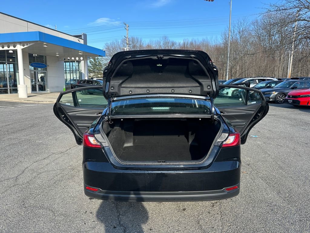 Used 2025 Toyota Camry LE image 27