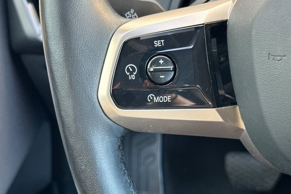 Used 2023 BMW iX xDrive50 image 27