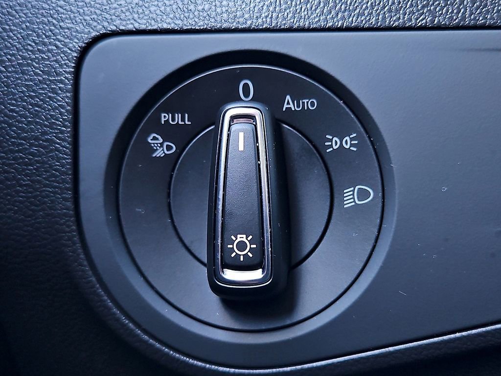 Used 2022 Volkswagen Tiguan SEL R-Line image 27