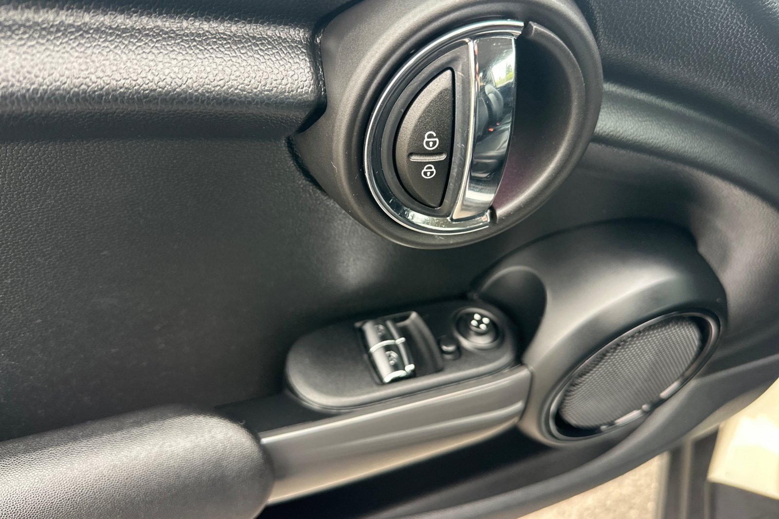 Used 2016 MINI Cooper 2-Door Hardtop FWD image 11
