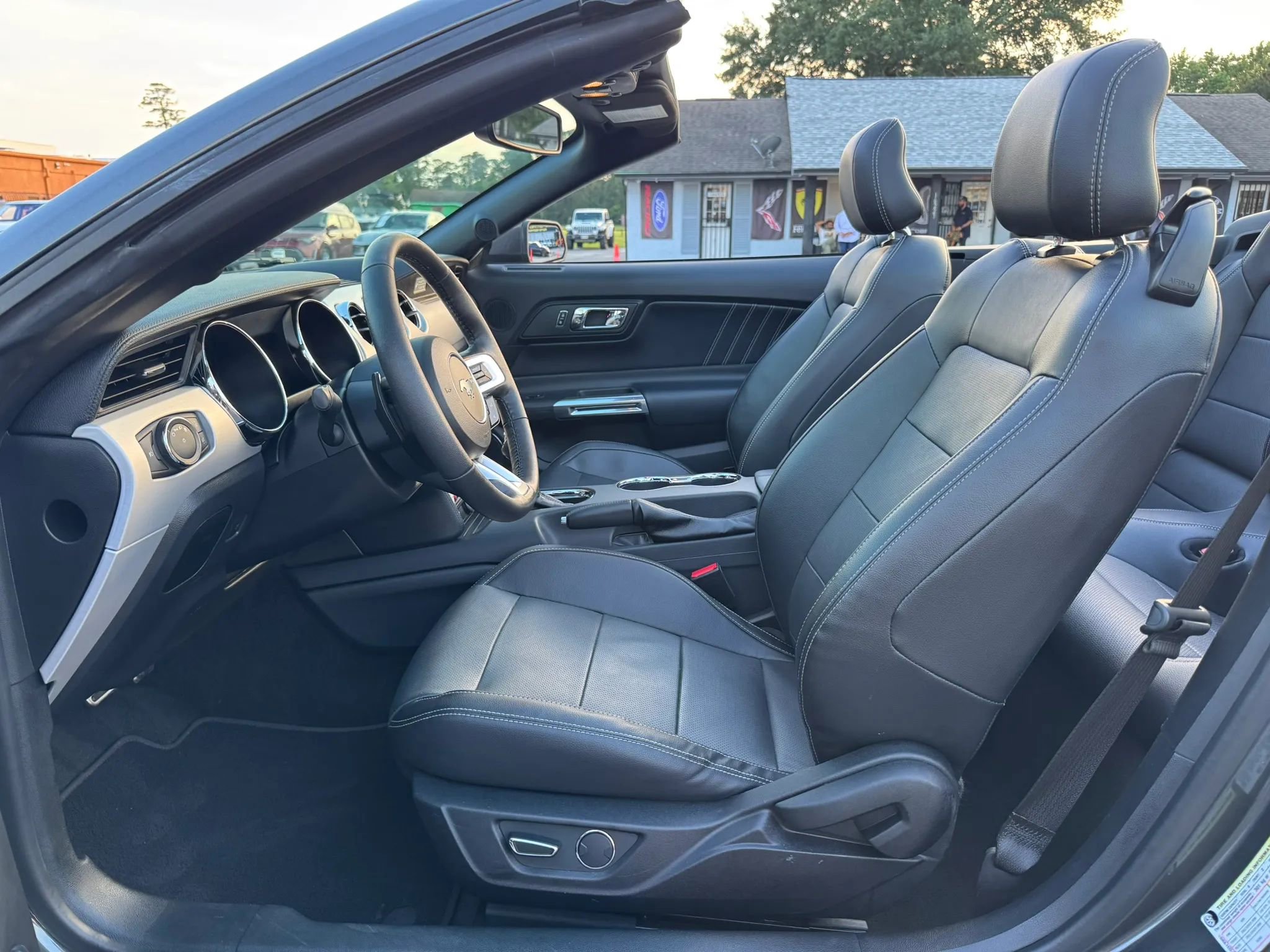 Used 2017 Ford Mustang Premium w/ Equipment Group 201A RWD image 19