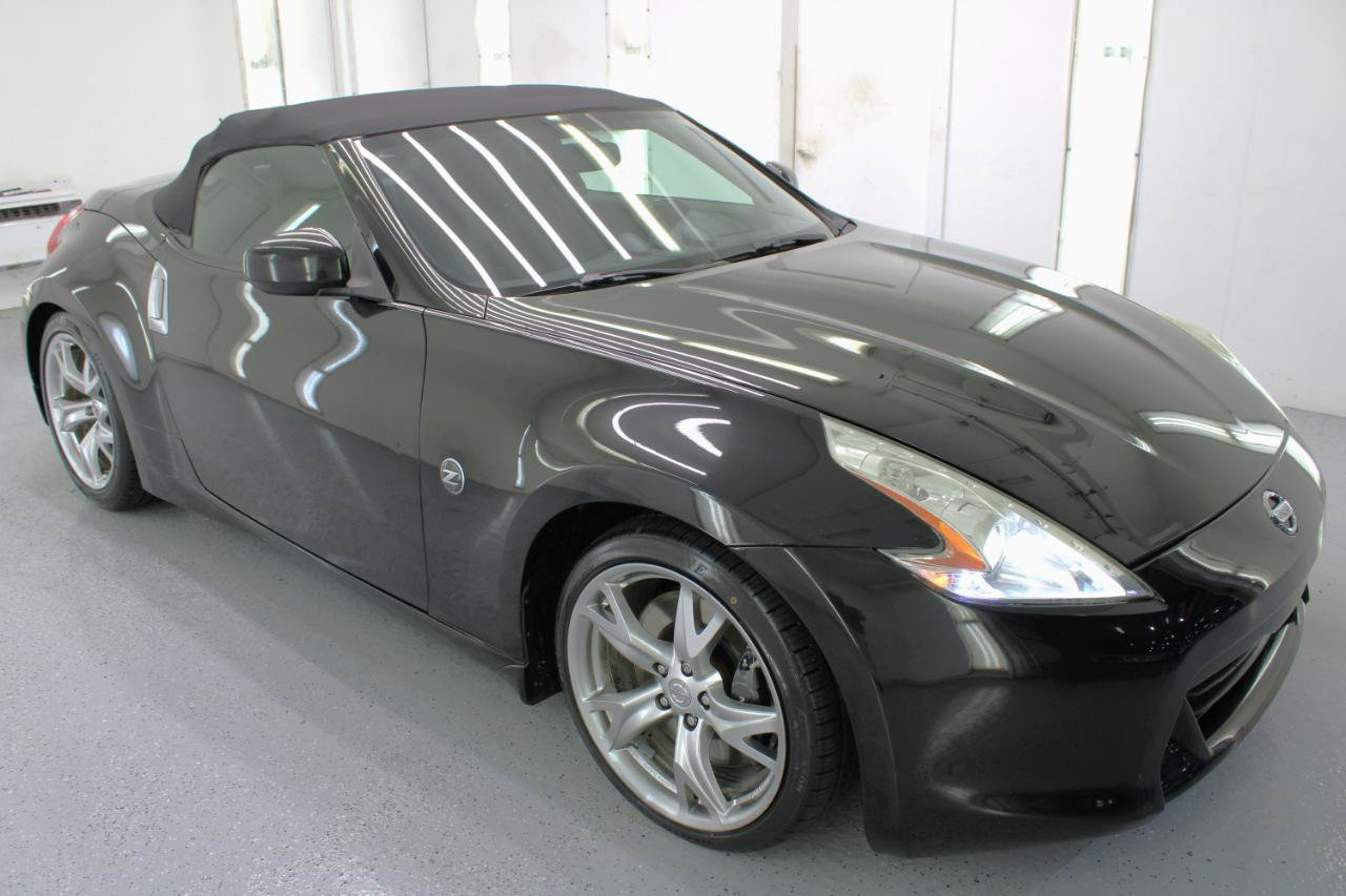 Used 2010 Nissan 370Z Touring w/ Sport Pkg RWD image 33