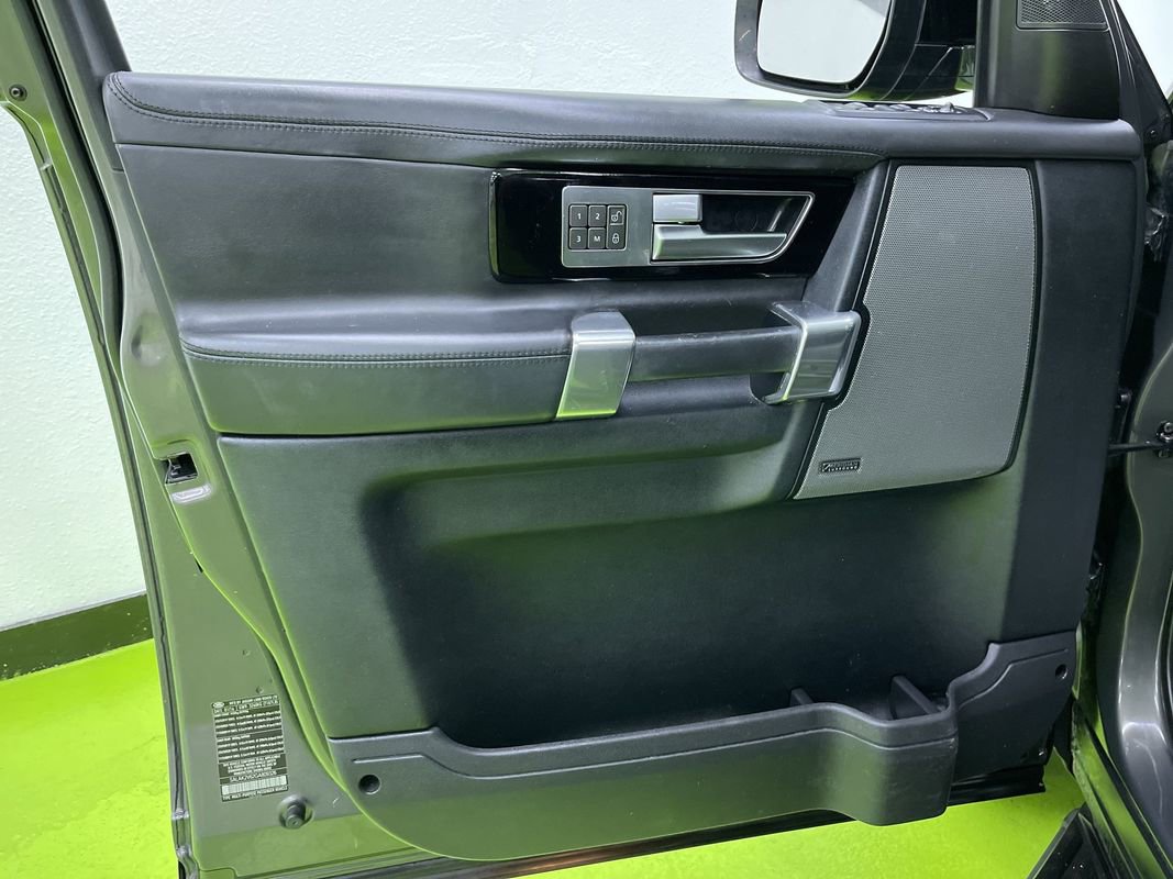 Used 2016 Land Rover LR4 HSE LUX image 16