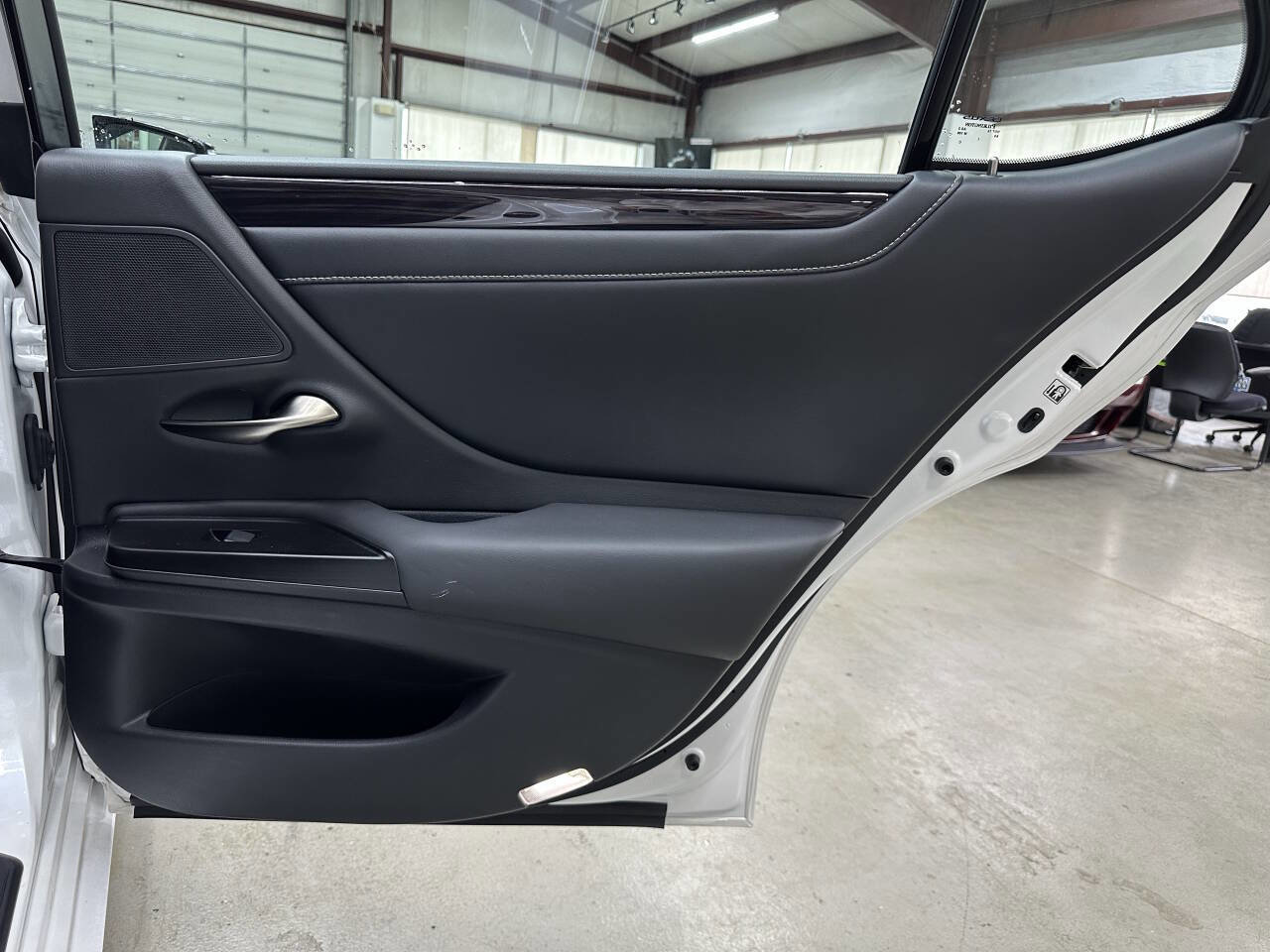 Used 2019 Lexus ES 300h w/ Premium Package image 14