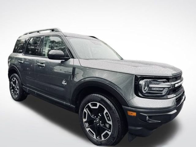 Used 2024 Ford Bronco Sport Outer Banks w/ Tech Package image 3