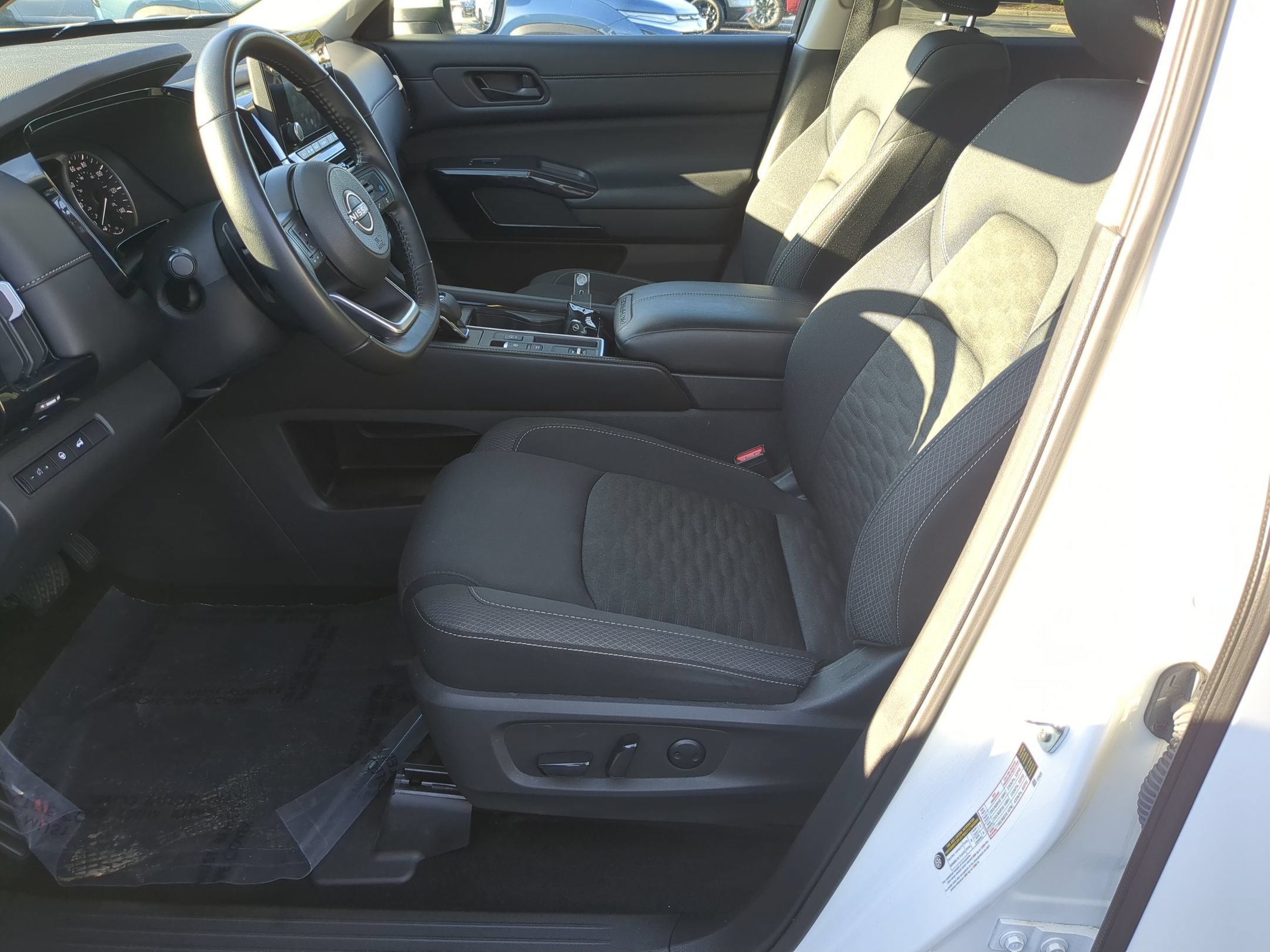 Used 2025 Nissan Pathfinder SV FWD image 16