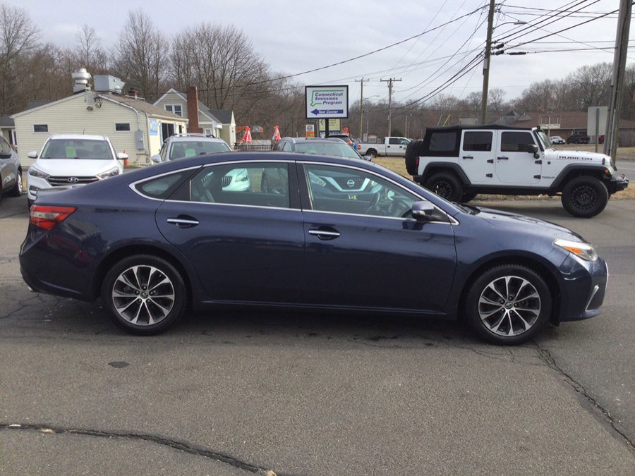 Used 2017 Toyota Avalon XLE Premium w/ All Weather Liner Package FWD image 4