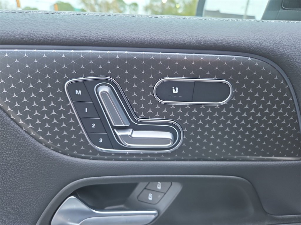 Certified 2025 Mercedes-Benz GLB 250 4MATIC image 11