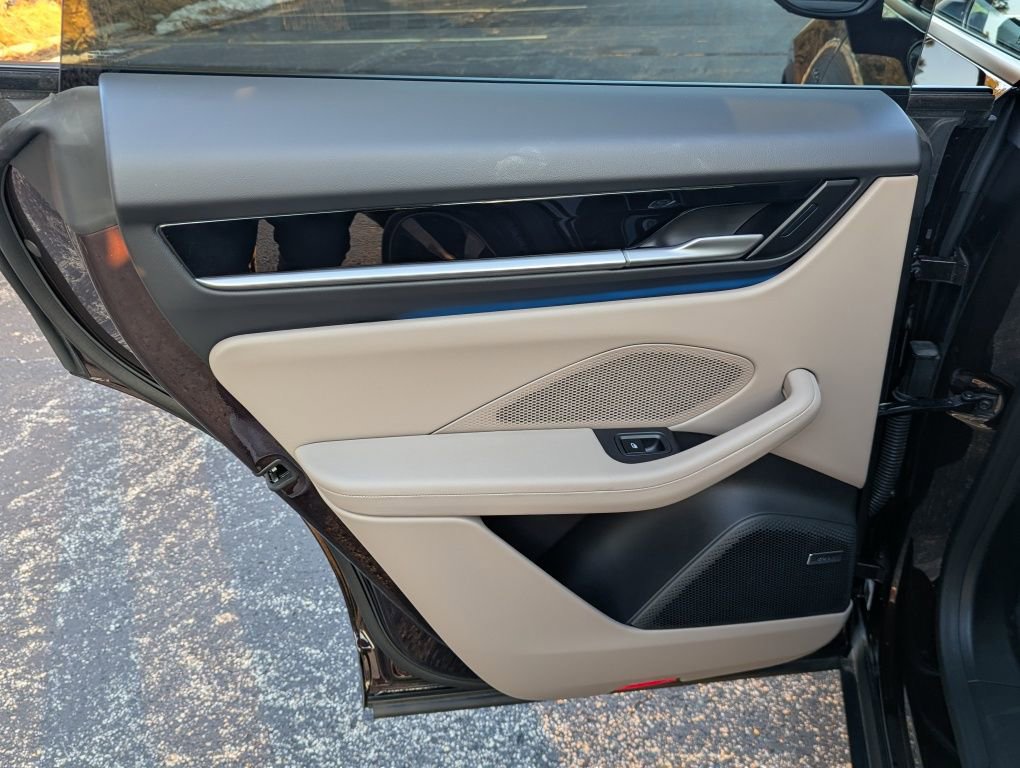 Certified 2025 Porsche Macan Electric image 31