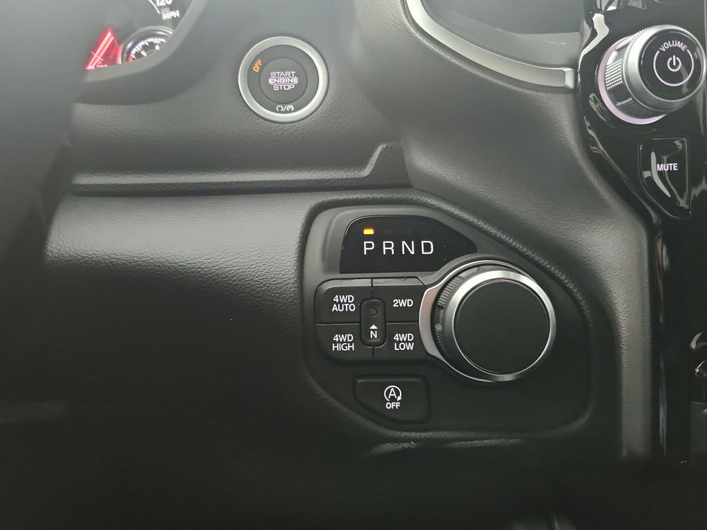 New 2026 RAM 1500 4x4 Crew Cab image 27