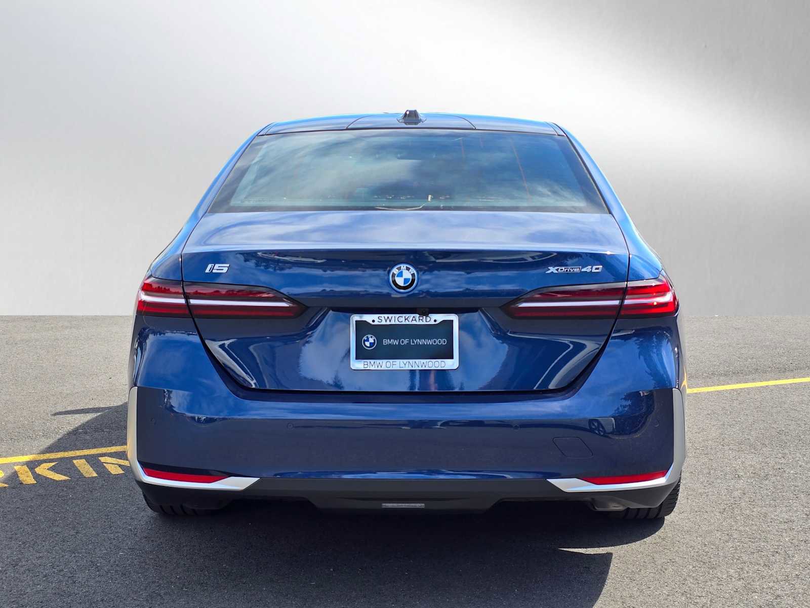 Used 2026 BMW i5 eDrive40 AWD/4WD image 4