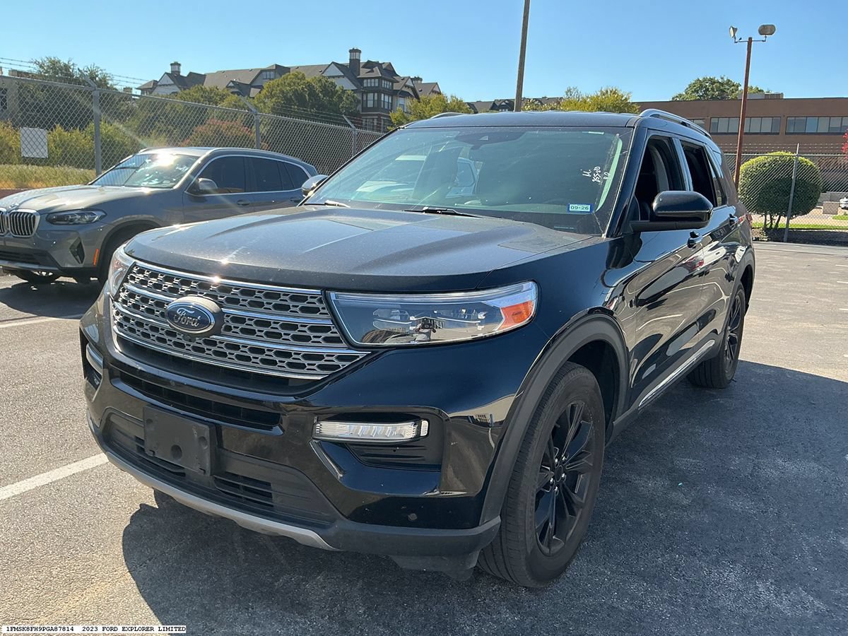 Used 2023 Ford Explorer Limited AWD/4WD image 4