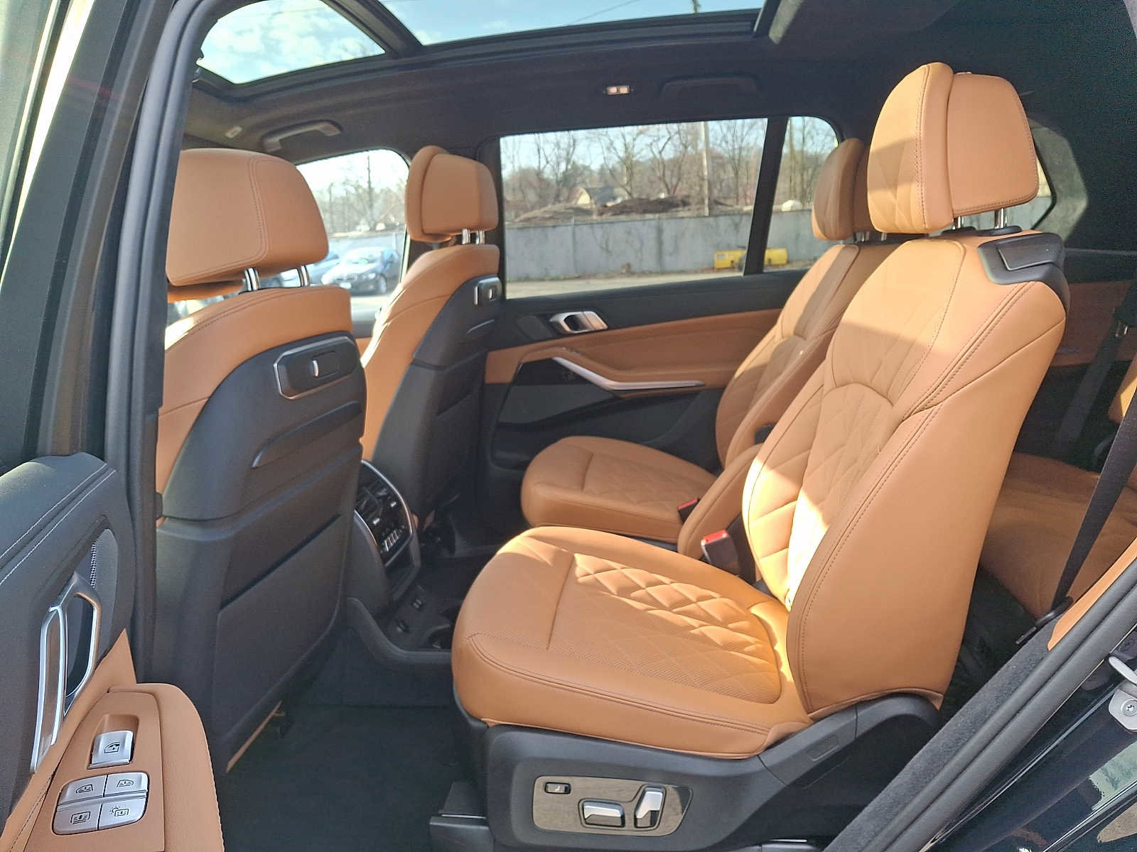 Used 2024 BMW X7 xDrive40i w/ M Sport Package image 11