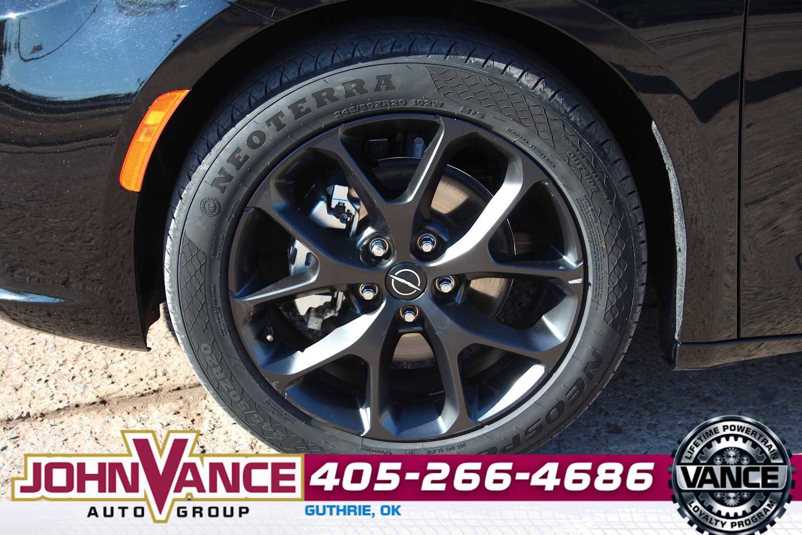 Used 2025 Chrysler Pacifica Limited FWD image 17