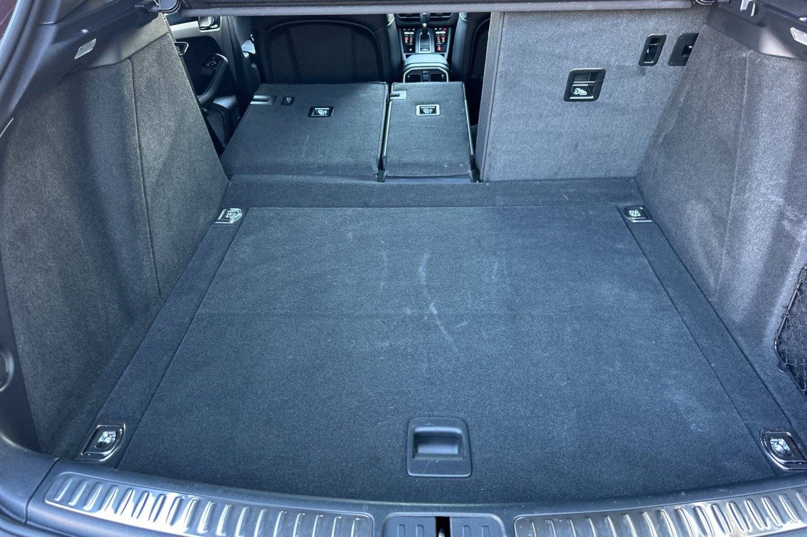 Used 2025 Porsche Macan image 15