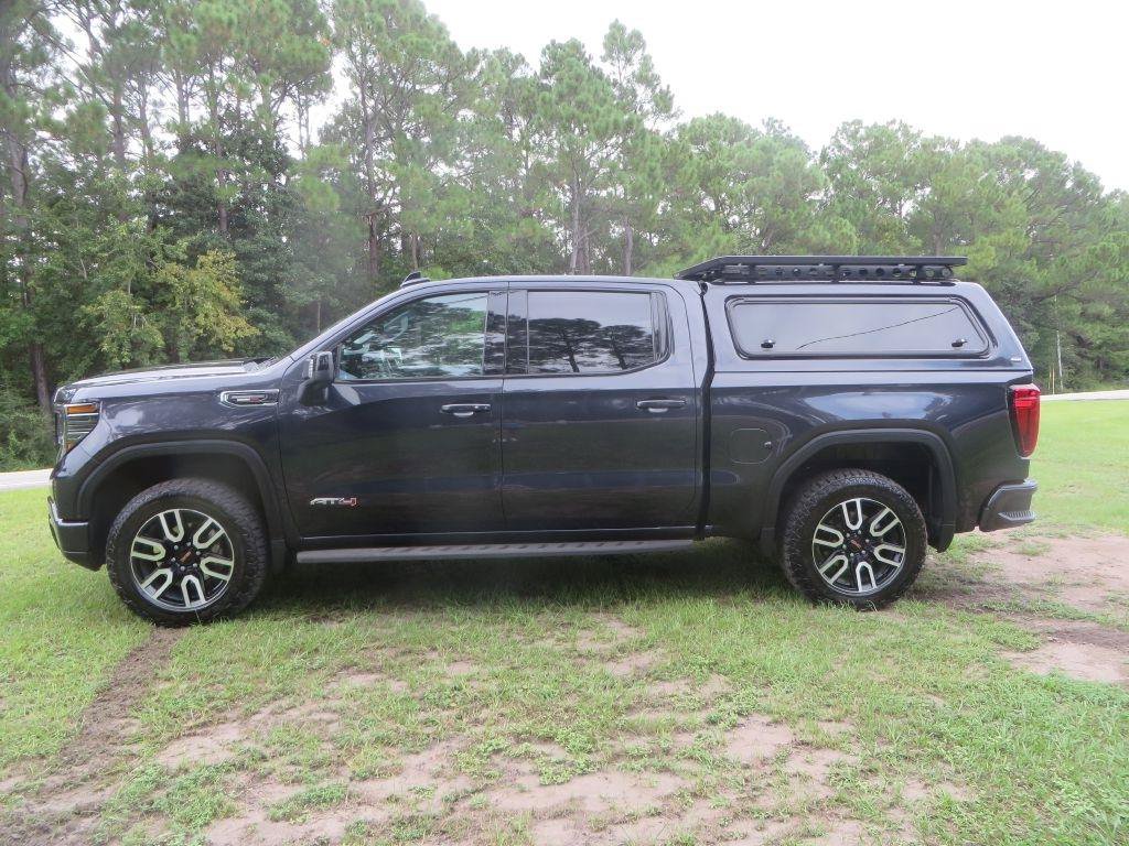 Used 2024 GMC Sierra 1500 AT4 w/ Technology Package AWD/4WD image 1