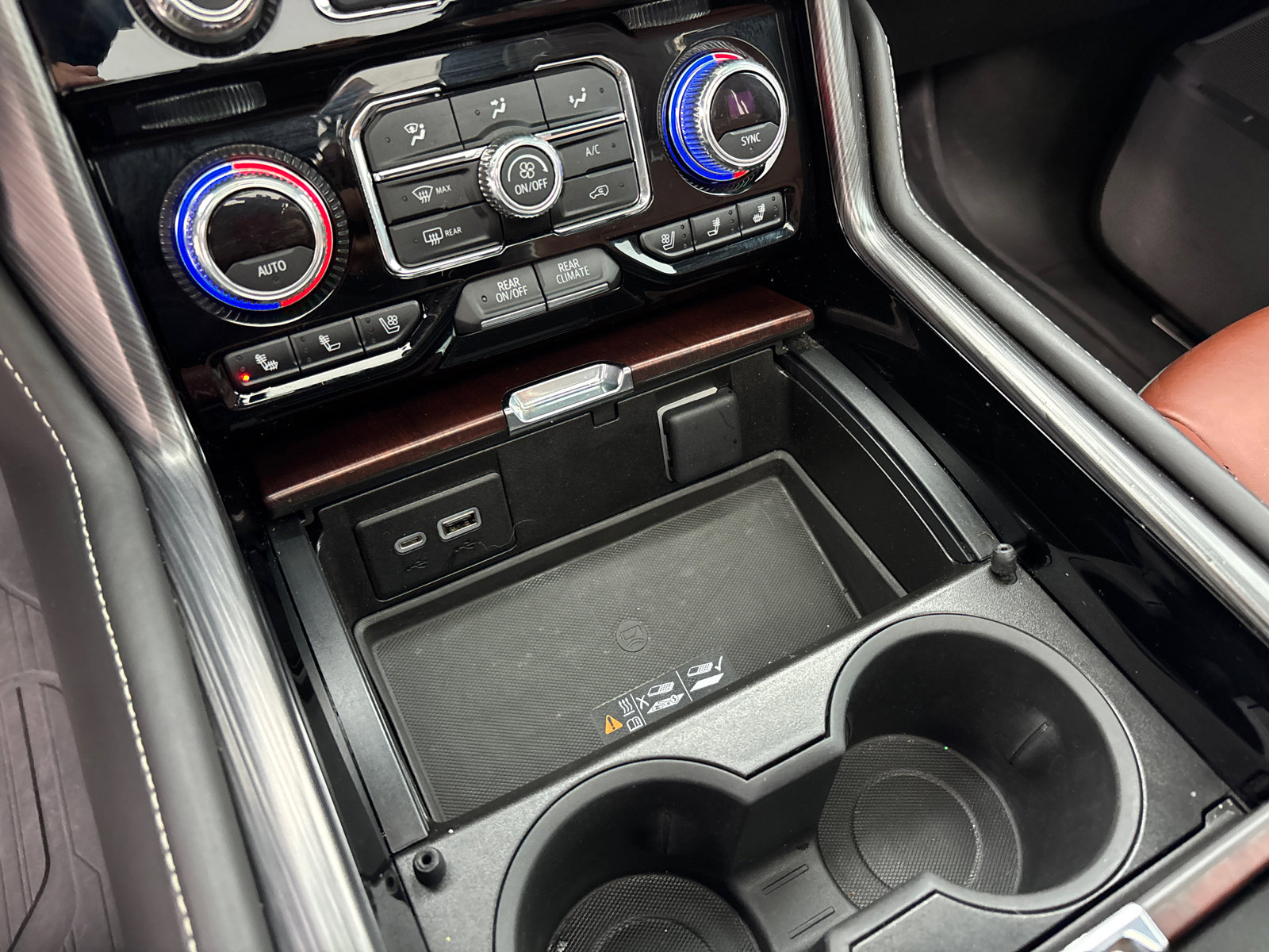 Used 2023 GMC Yukon Denali Ultimate image 22