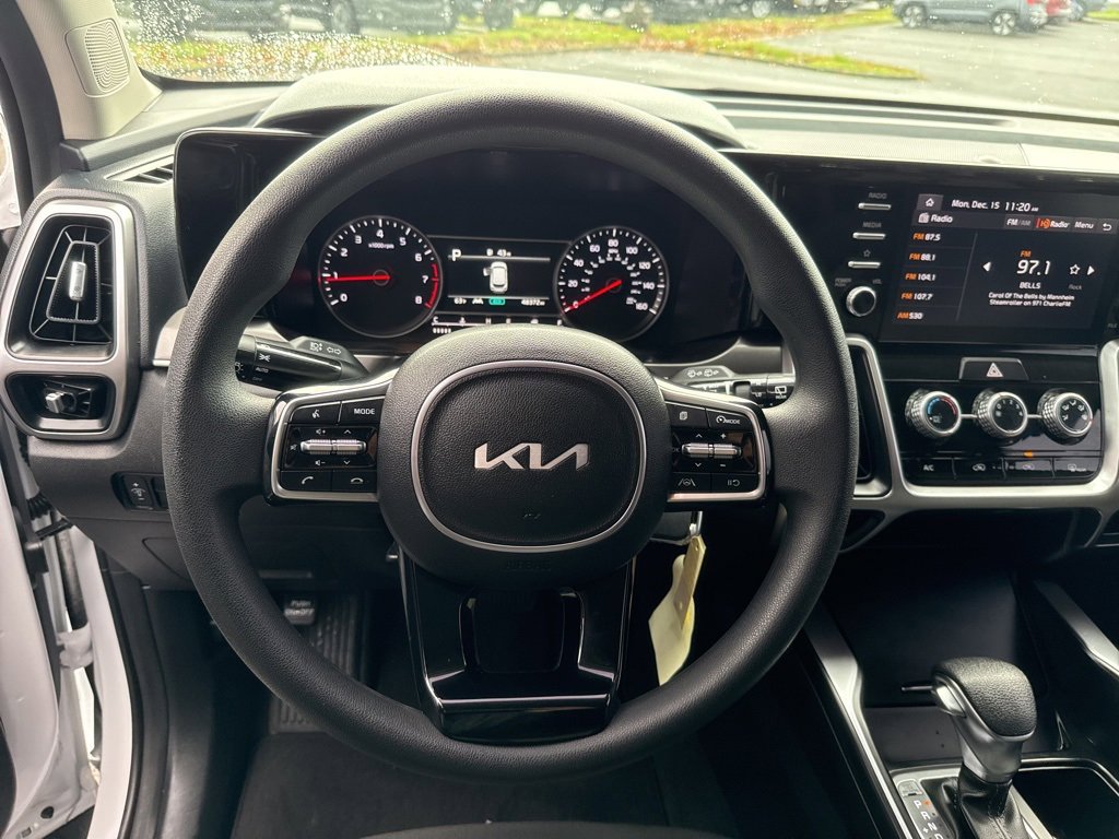 Used 2023 Kia Sorento LX image 30