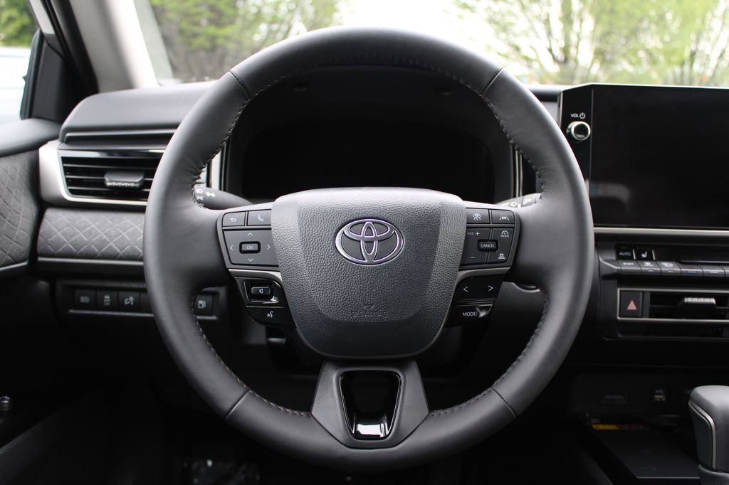 Used 2026 Toyota Camry XLE AWD/4WD image 17