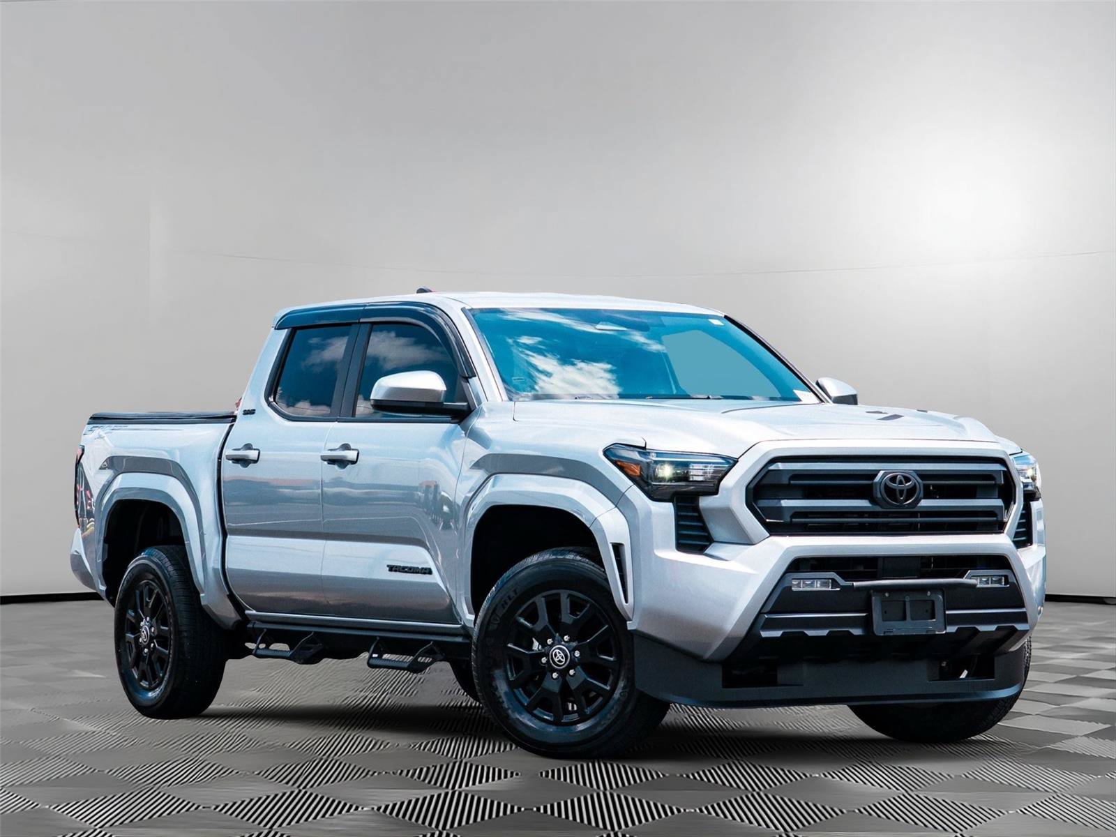 Used 2025 Toyota Tacoma SR5 AWD/4WD image 1