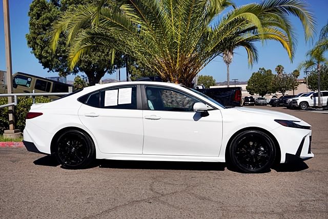 Used 2025 Toyota Camry SE FWD image 7