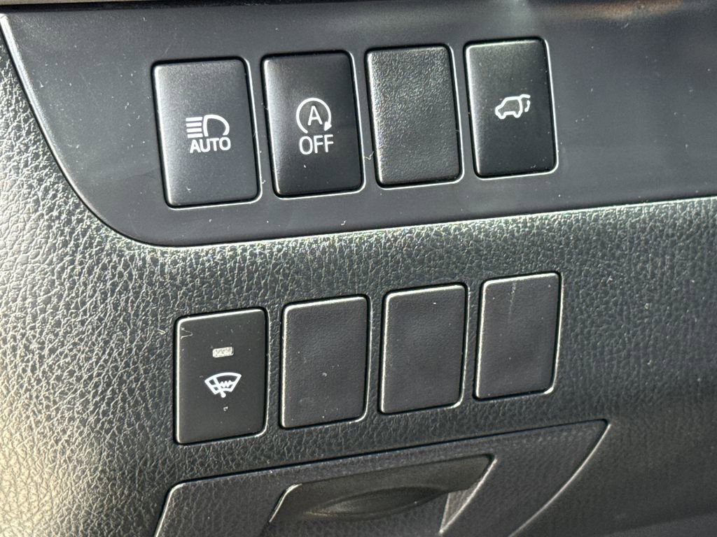Used 2019 Toyota Highlander XLE FWD image 24