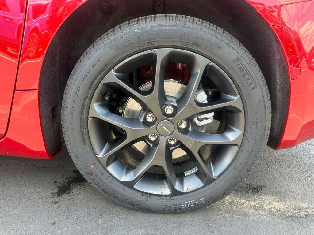 New 2027 Chrysler Pacifica Limited w/ Family Tech Group FWD image 28