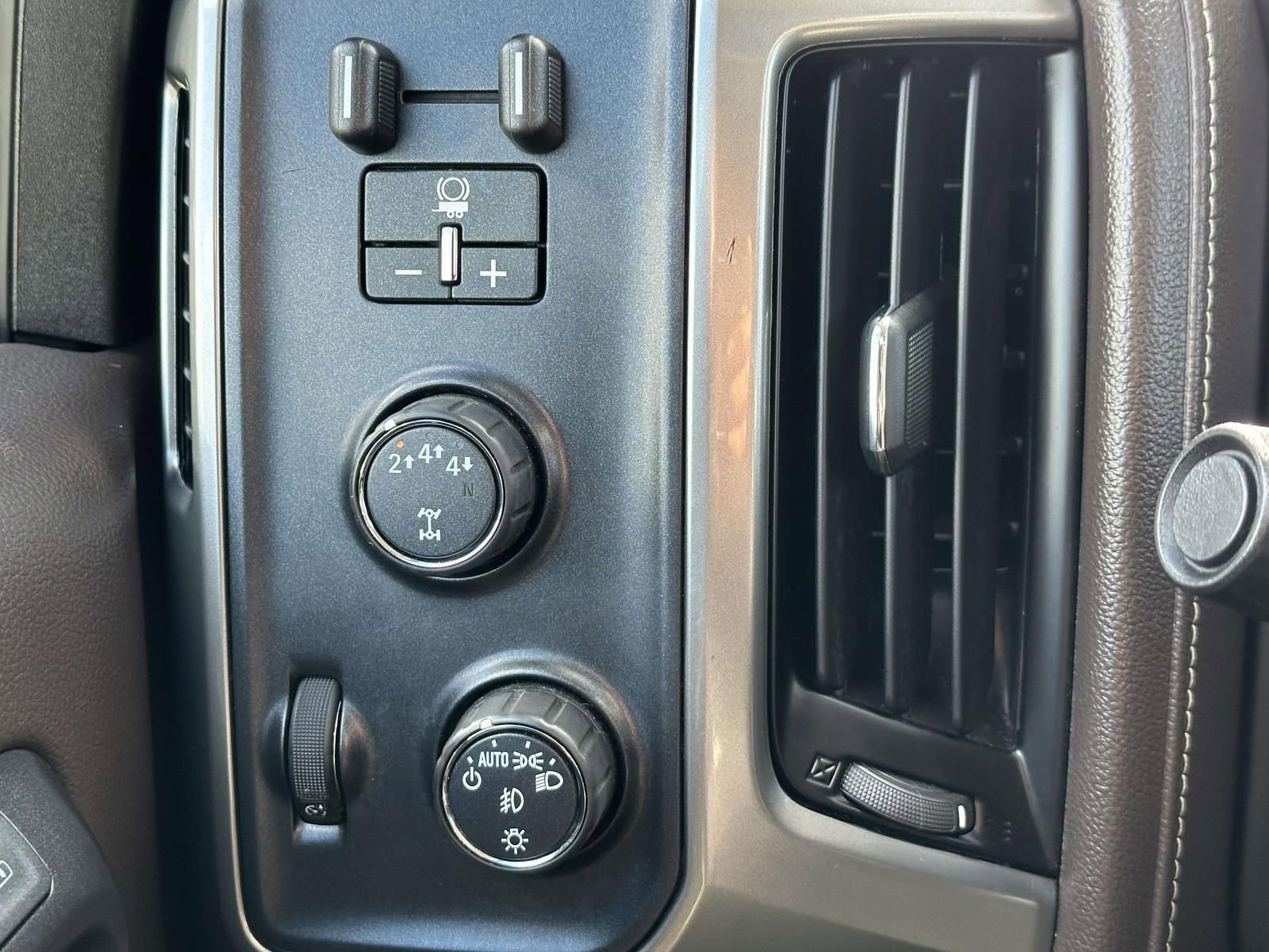 Used 2018 Chevrolet Silverado 2500 LTZ w/ Duramax Plus Package image 18