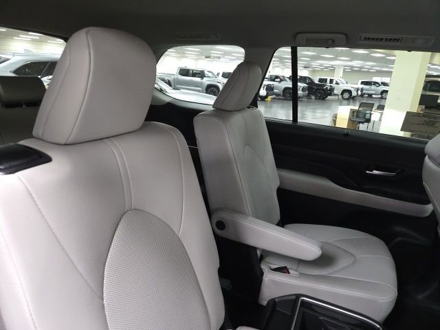 New 2026 Toyota Grand Highlander XLE image 12