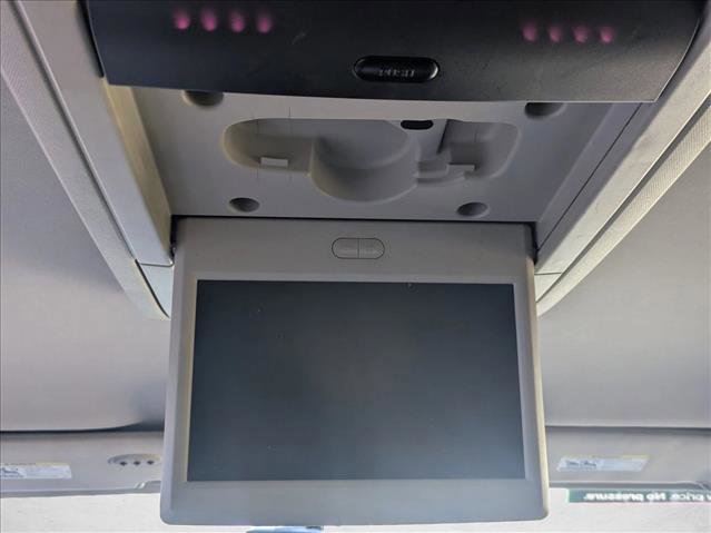 Used 2015 Chrysler Town & Country Touring image 19