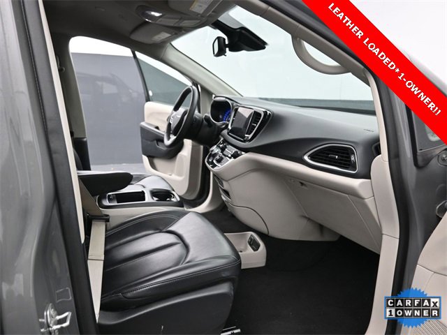 Used 2023 Chrysler Pacifica Touring-L image 26